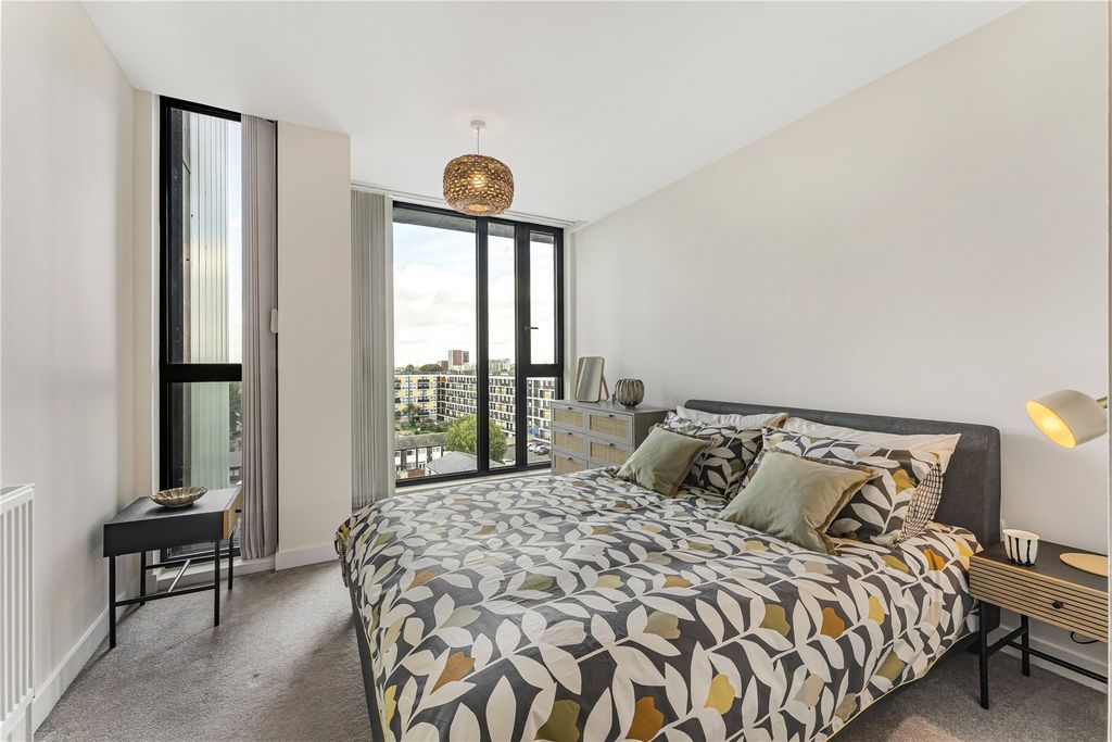 Property photo 3 of 27 Bedroom