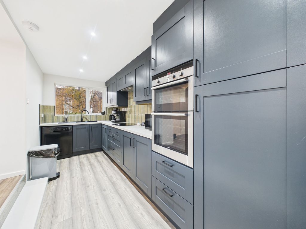 Property photo 3 of 12 Kitchen