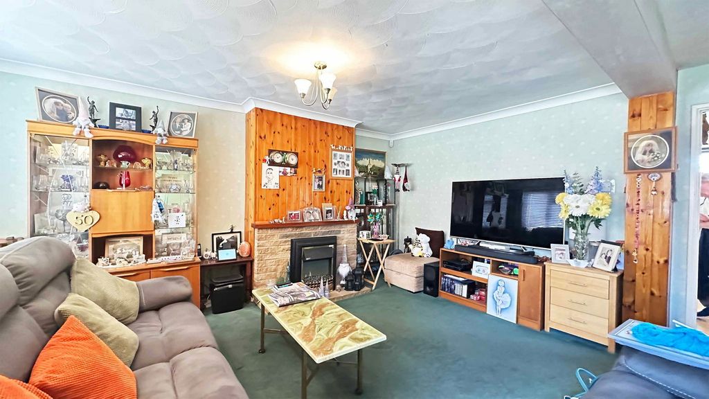Property photo 2 of 23