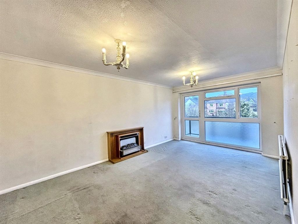 Property photo 3 of 11 8.Jpg