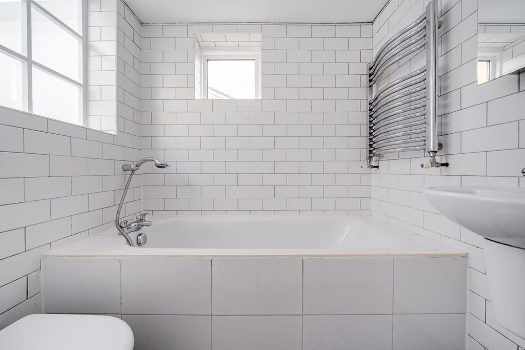 Property photo 3 of 19 1520994-12-6Aa3F6...