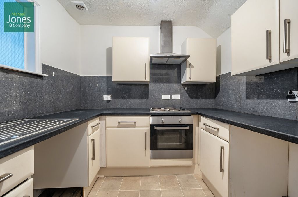 Property photo 1 of 7 Kitchen