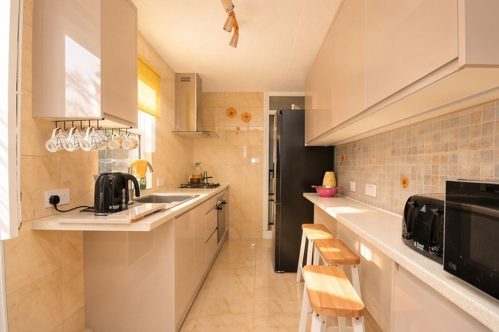 Property photo 2 of 7 Kitchen