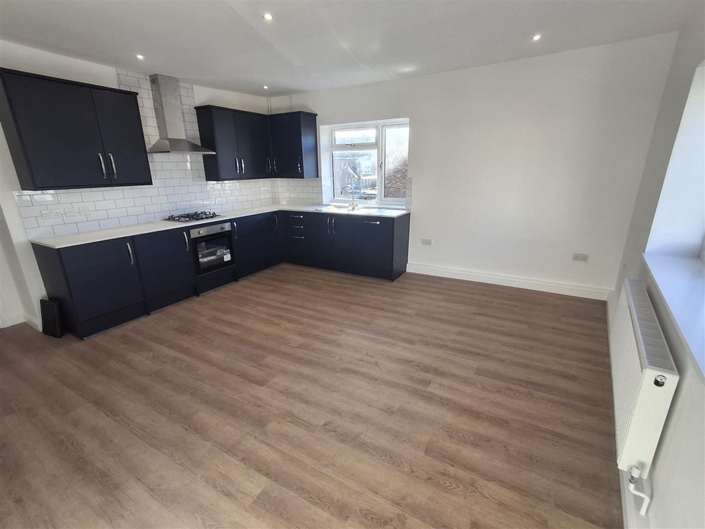 Property photo 1 of 7 Kitchen.Jpg