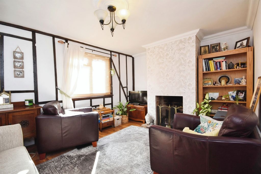 Property photo 2 of 17