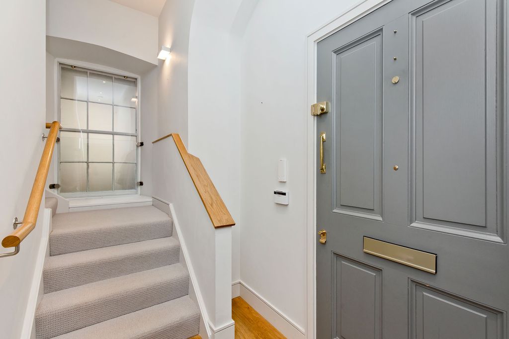 Property photo 2 of 32