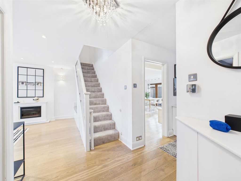 Property photo 2 of 25 Cam02885G0-Pr0542-Still005.Jpg