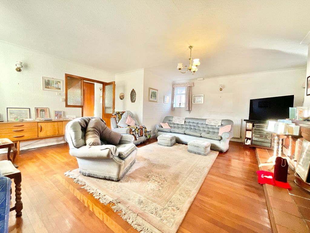 Property photo 2 of 27