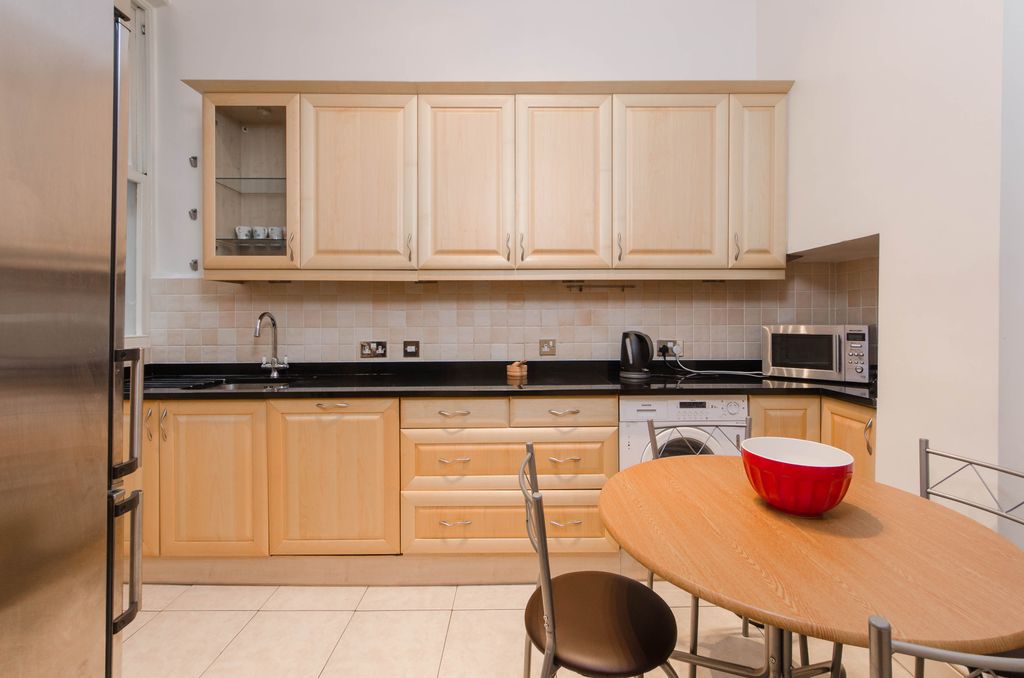 Property photo 3 of 10 Kitchen