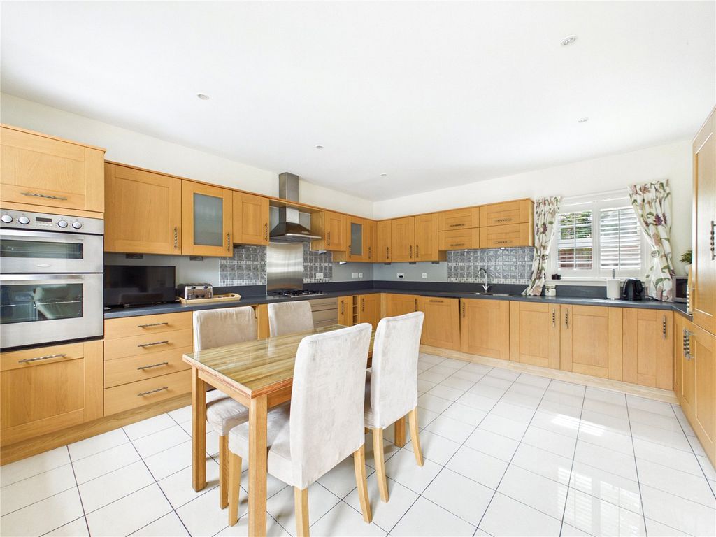 Property photo 3 of 22 Picture No. 05