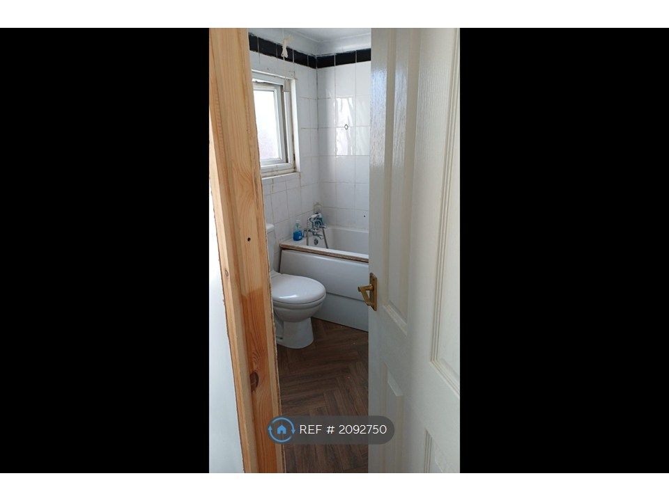 Property photo 2 of 24 Bathroom
