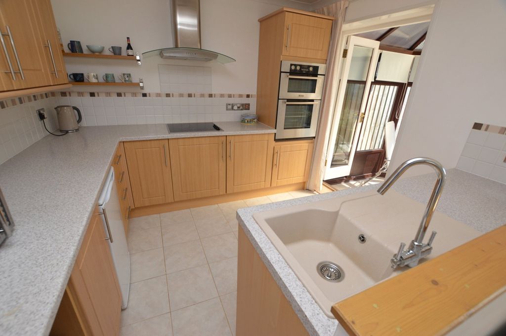 Property photo 3 of 16 Kitchen