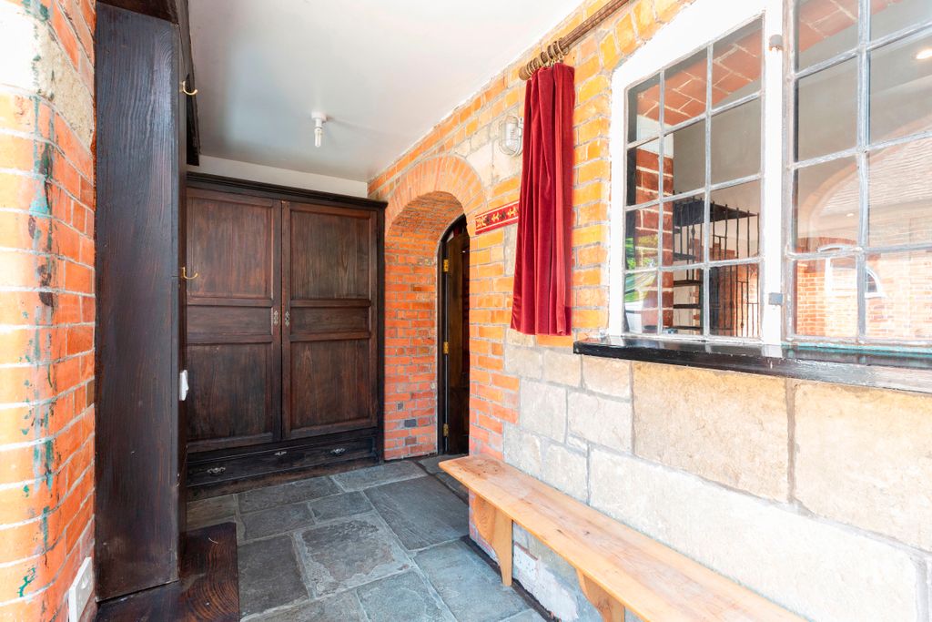 Property photo 3 of 22