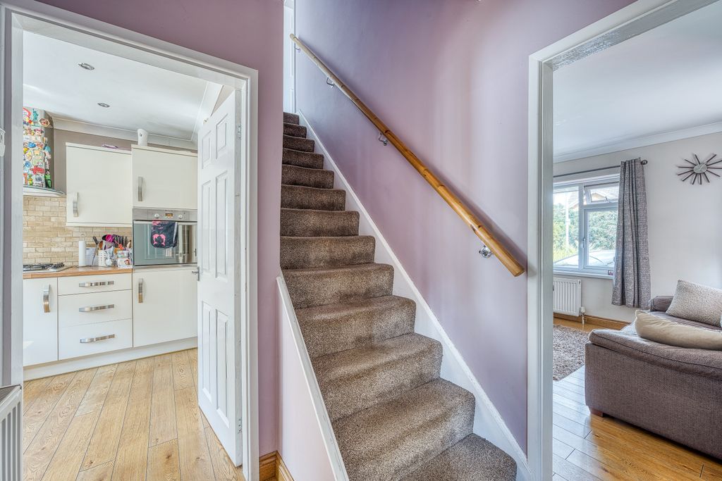 Property photo 2 of 14 Hallway