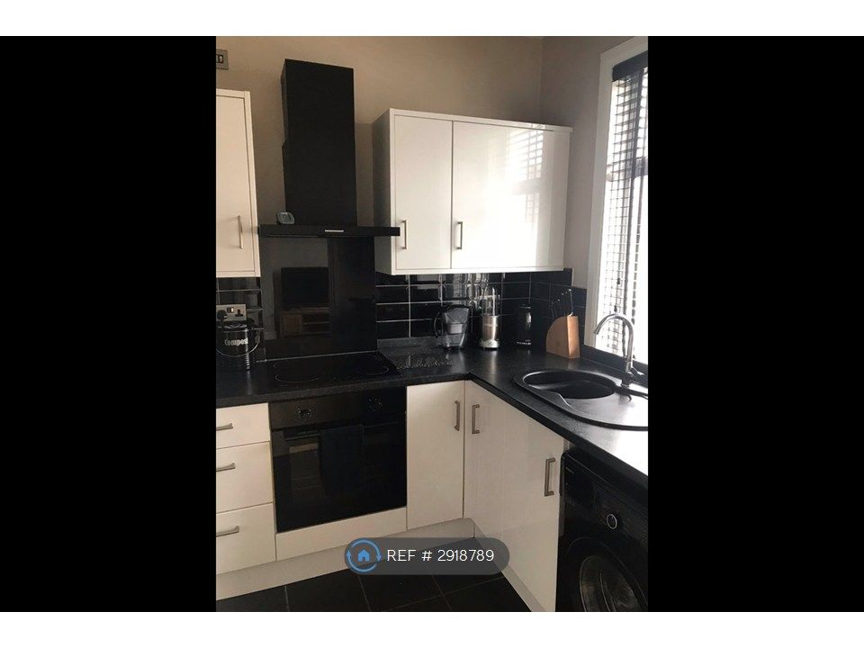 Property photo 3 of 7 Kitchen