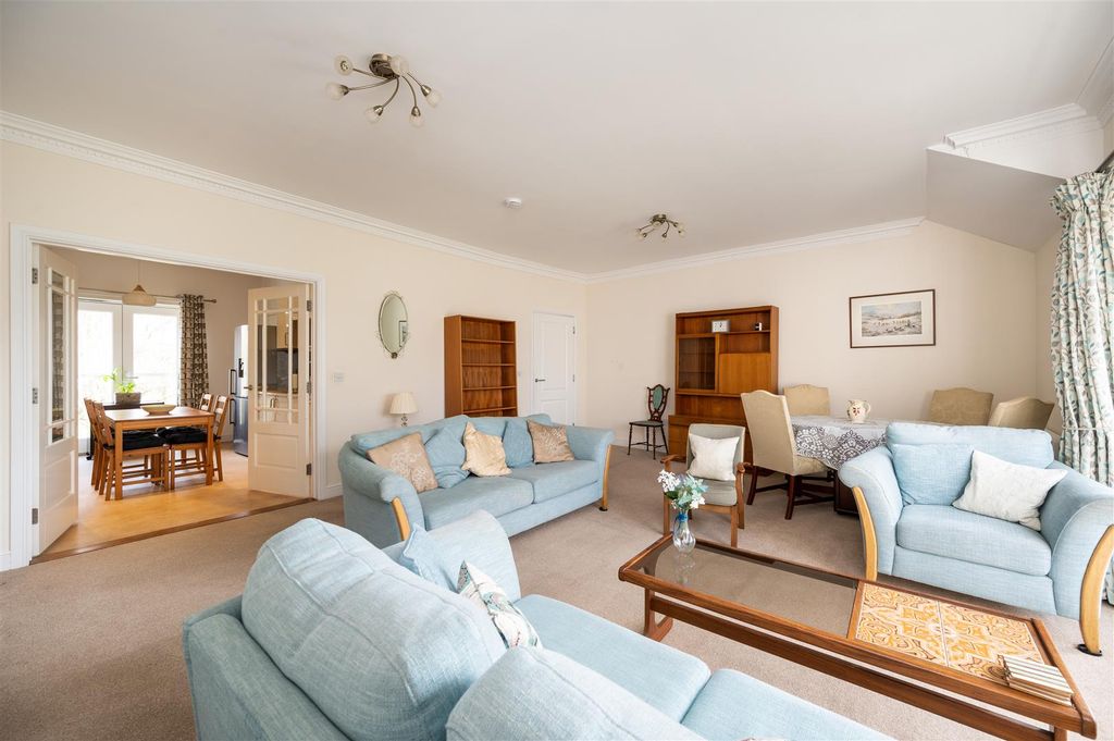Property photo 2 of 17 Barntongrove-017.Jpg