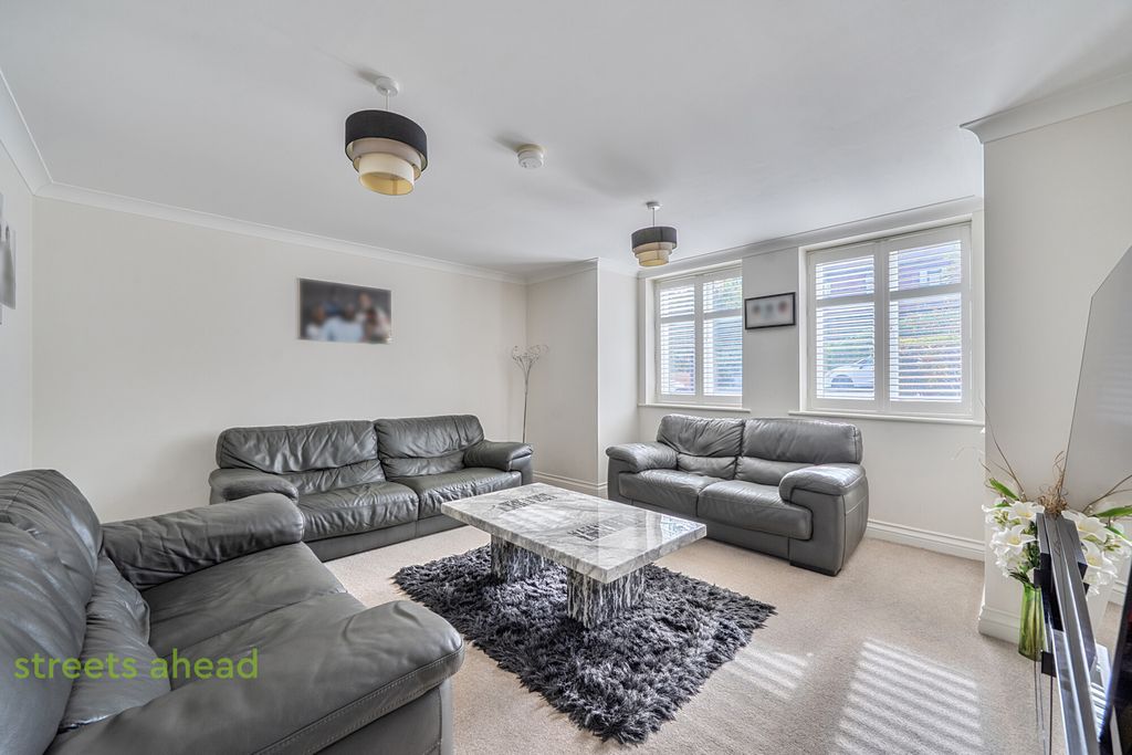 Property photo 2 of 18 41d890c7-579d-4E2...