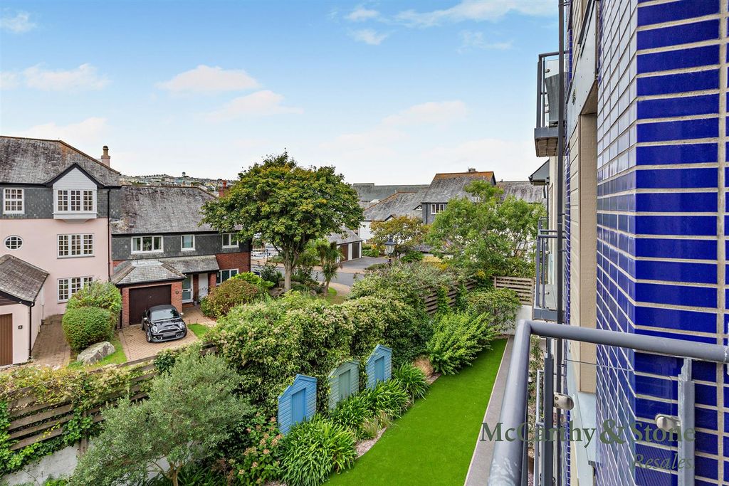 Property photo 2 of 17 Outlook From No.14