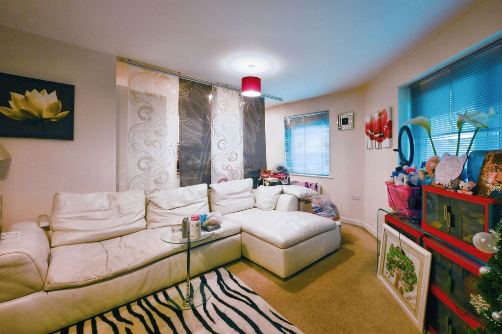 Property photo 3 of 12