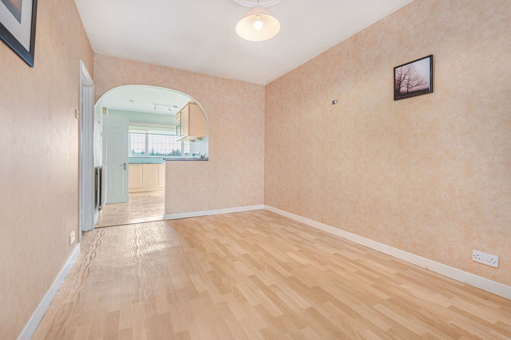 Property photo 3 of 33