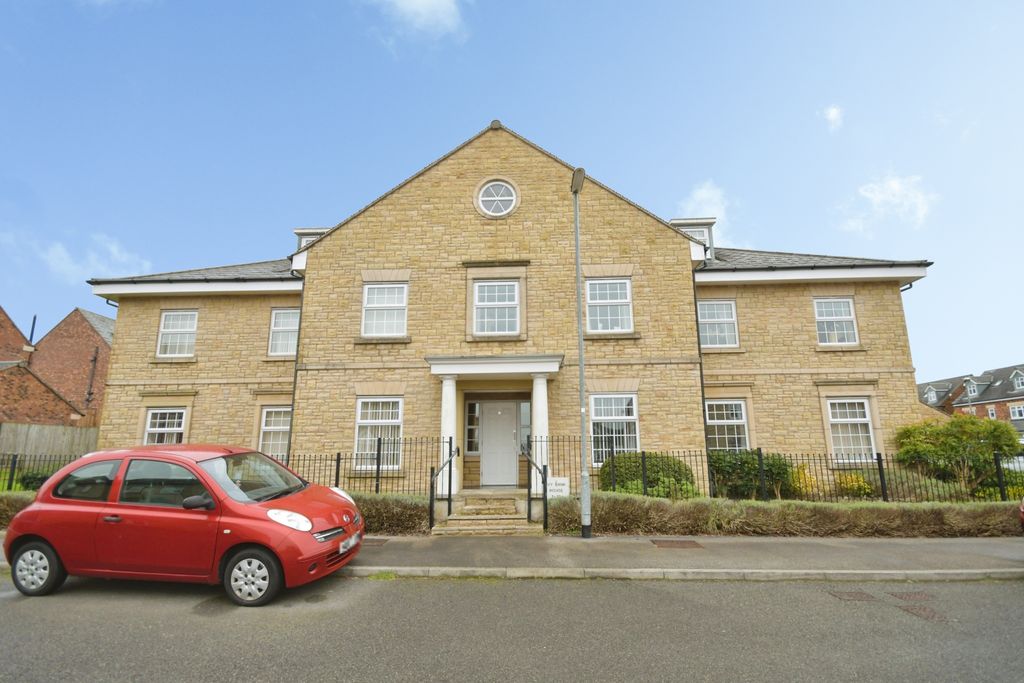 Property photo 1 of 15 Outside