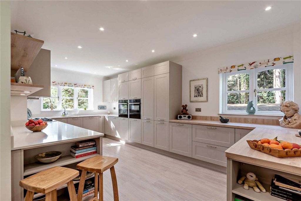 Property photo 2 of 28 Picture No. 09