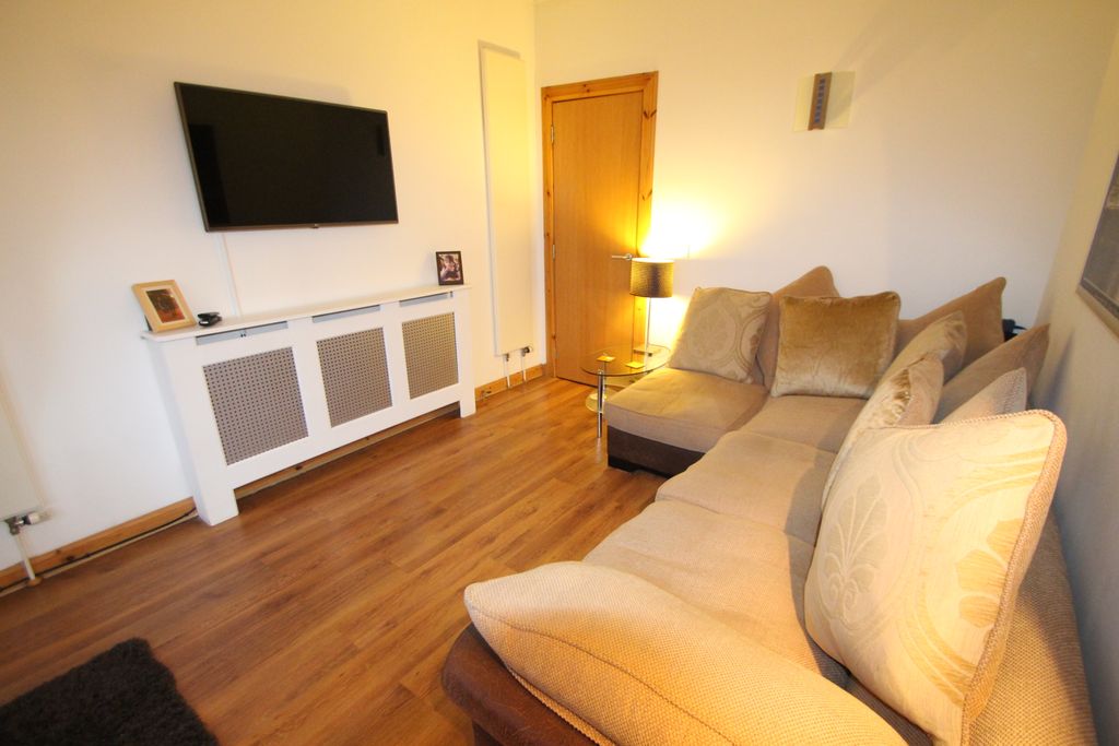 Property photo 3 of 7 Lounge