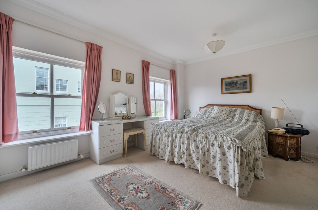 Property photo 3 of 21