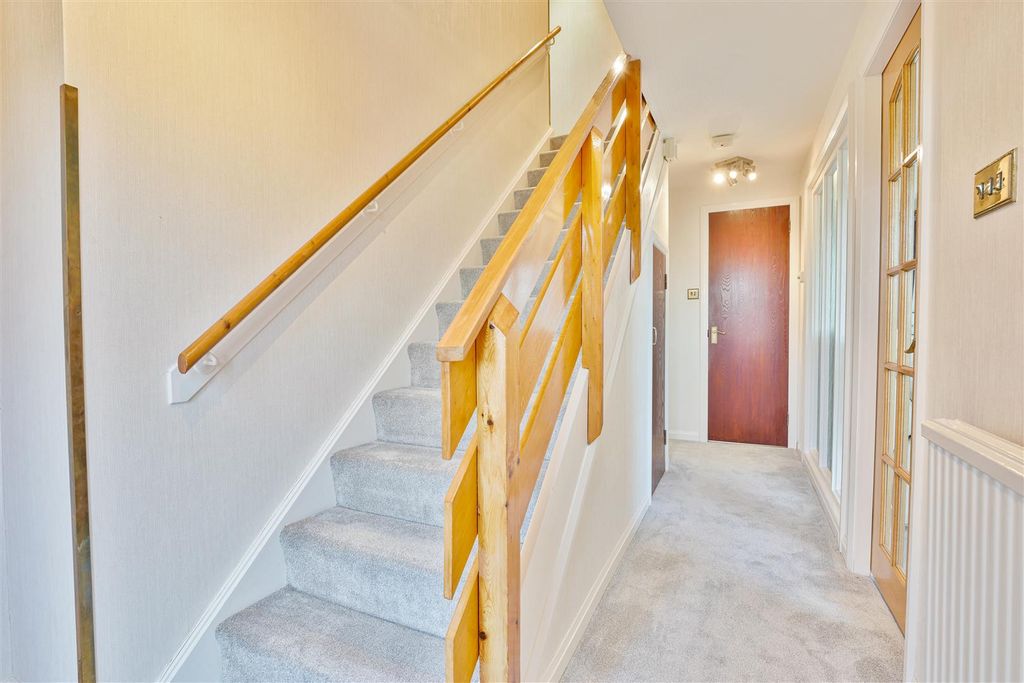 Property photo 3 of 28 3- Hallway.Jpg