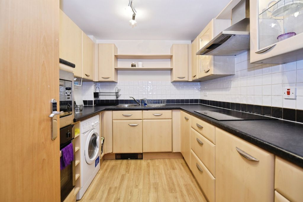 Property photo 2 of 11 Kitchen