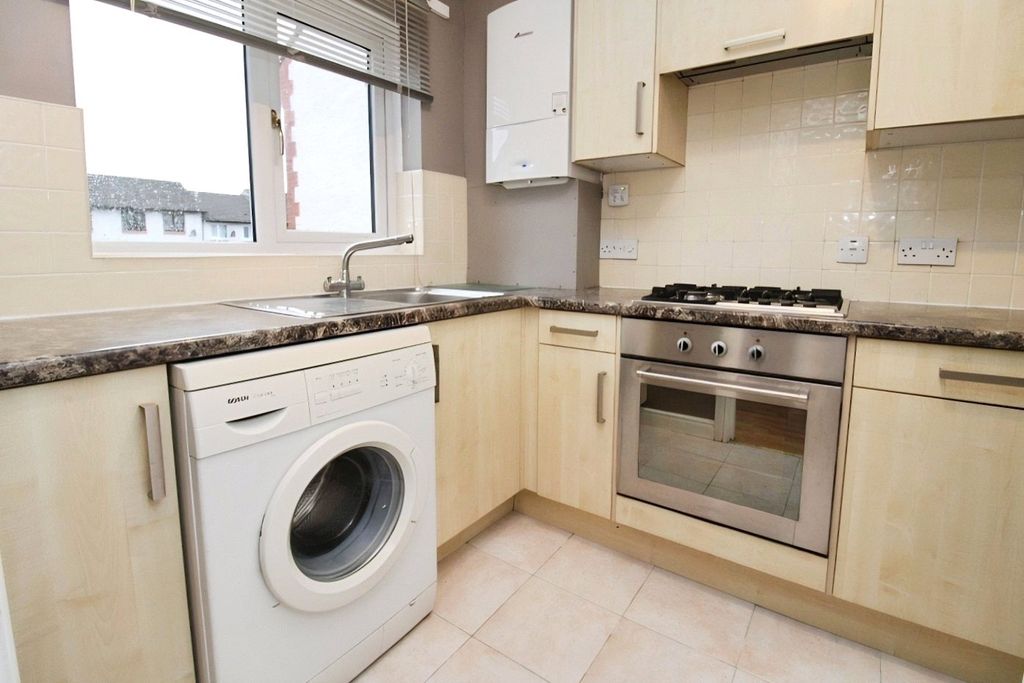 Property photo 2 of 12 Kitchen