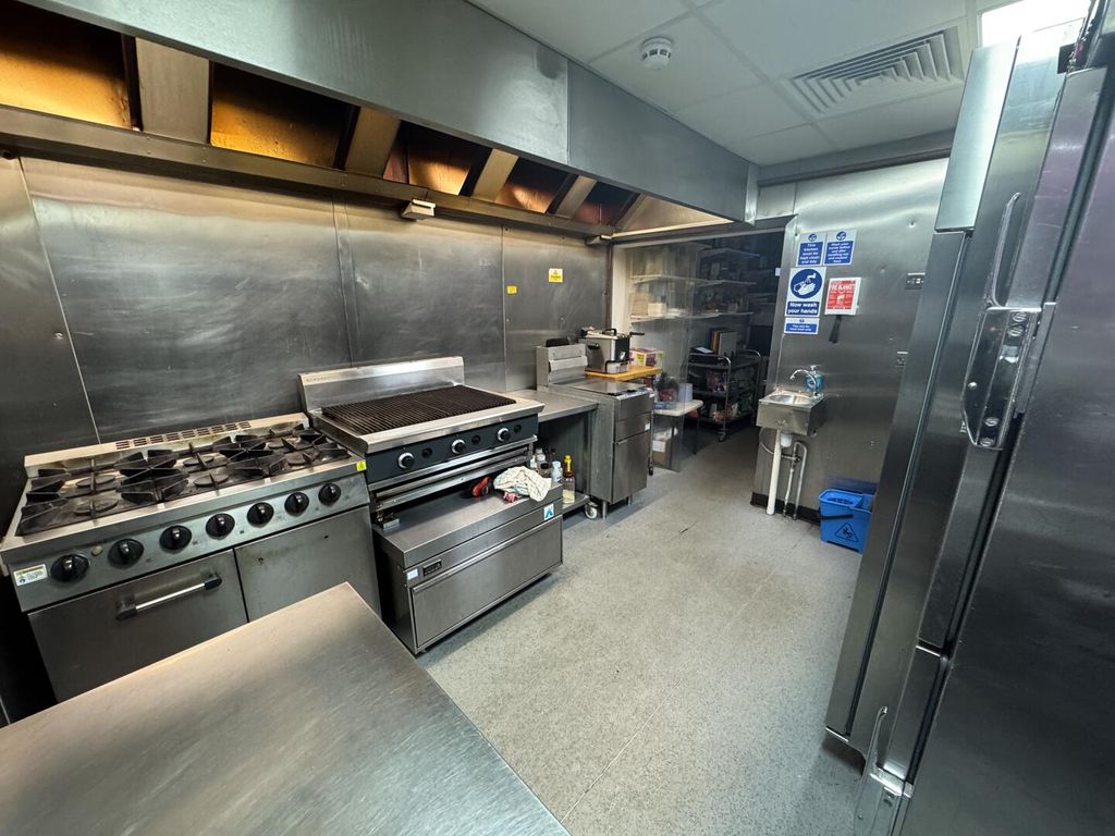 Property photo 2 of 9 Kitchen