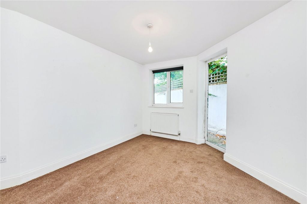 Property photo 2 of 15 Picture No. 05