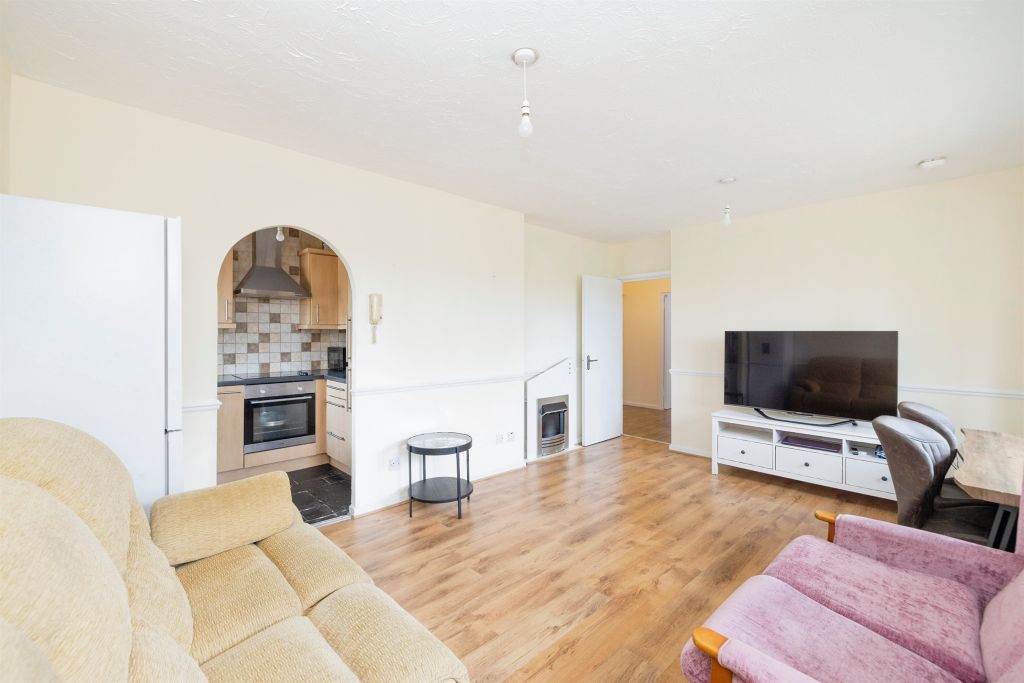 Property photo 1 of 7 Living Room