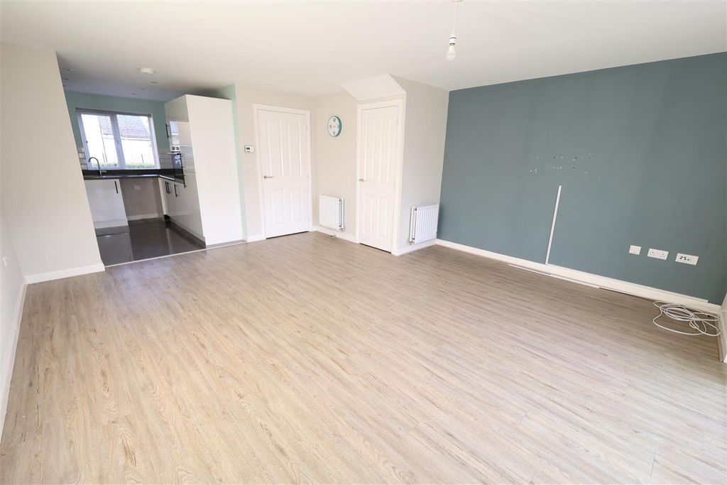 Property photo 2 of 18 M Lounge i.Jpg