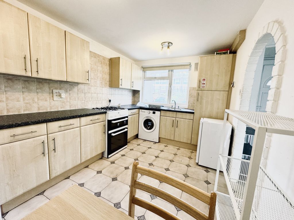 Property photo 3 of 9 Gallery