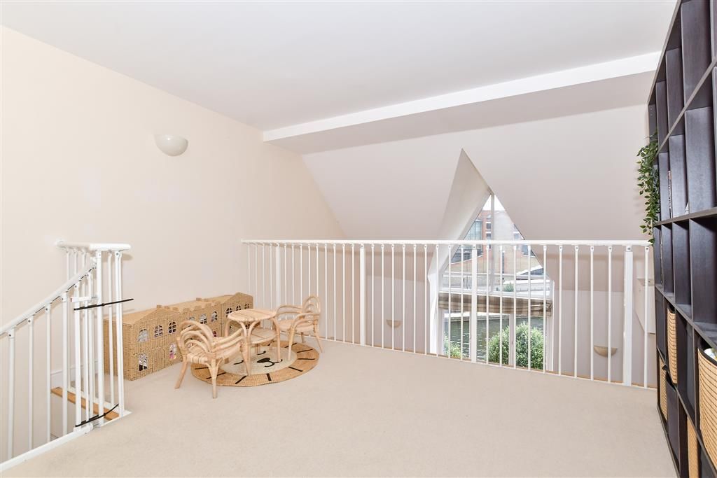 Property photo 3 of 11 Mezzanine Area