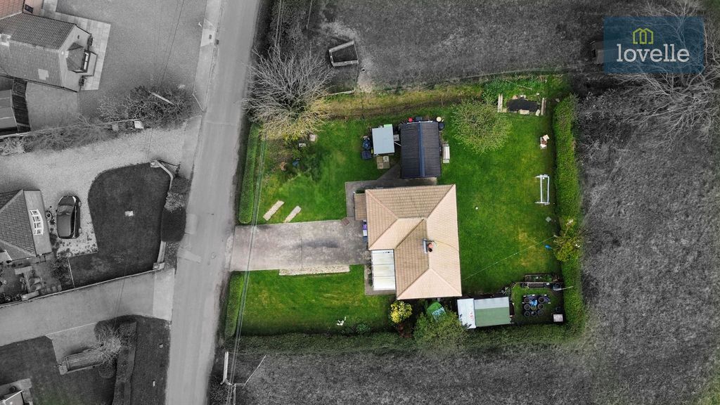 Property photo 2 of 25