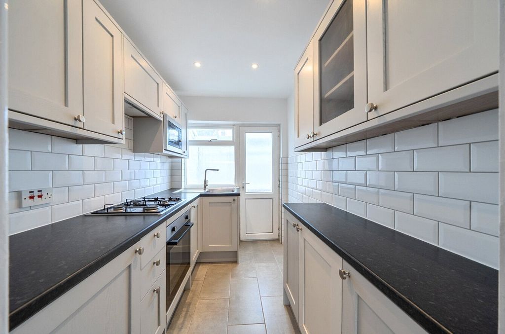 Property photo 2 of 17 Kitchen