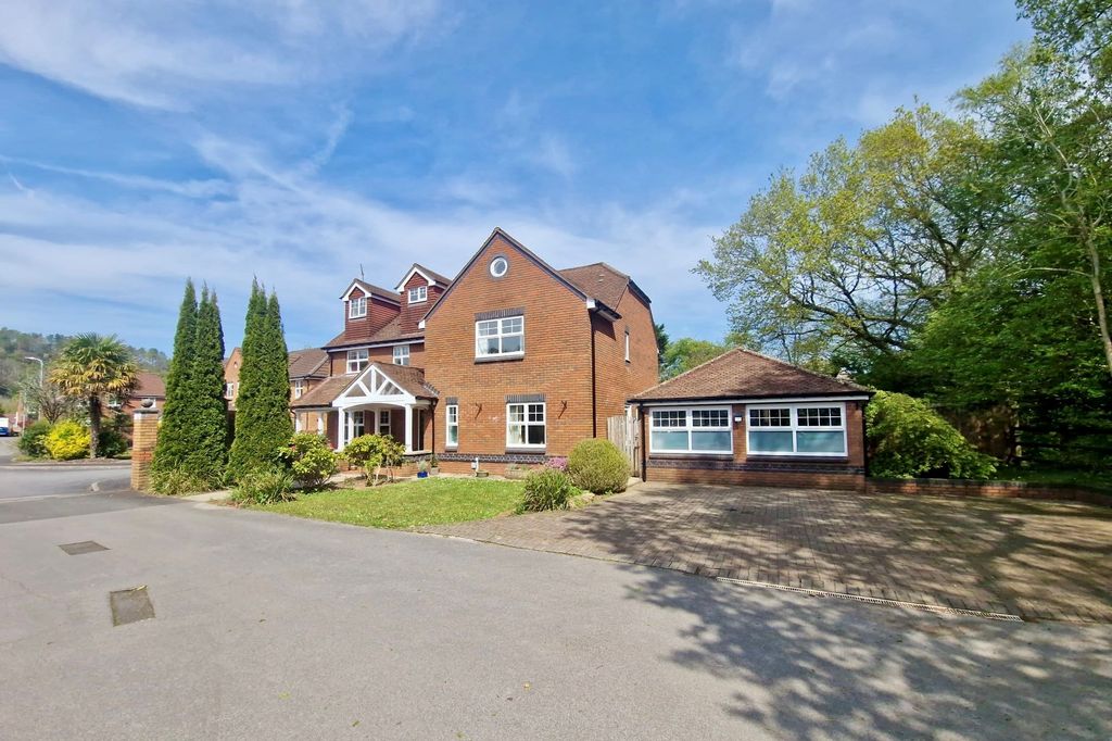 Property photo 2 of 30