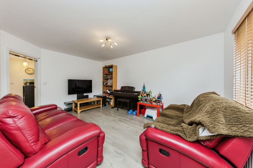 Property photo 2 of 18 Pbox-Img.Jpg