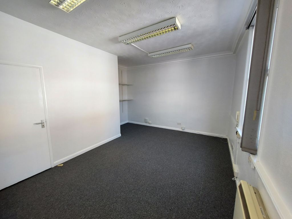 Property photo 3 of 5 Office 1