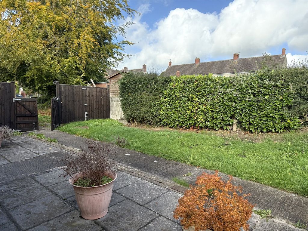 Property photo 2 of 12 Picture No. 17