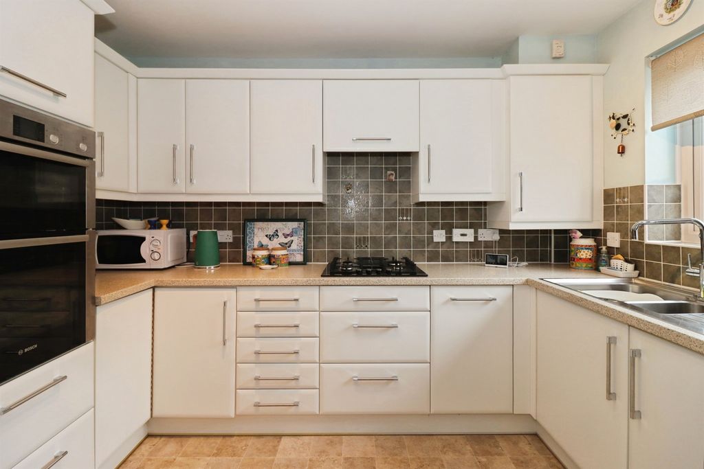 Property photo 2 of 23