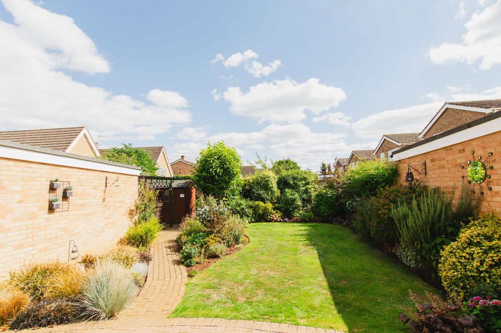 Property photo 2 of 20