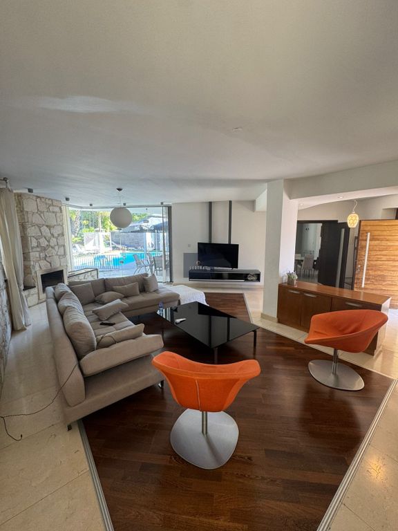 Property photo 1 of 42