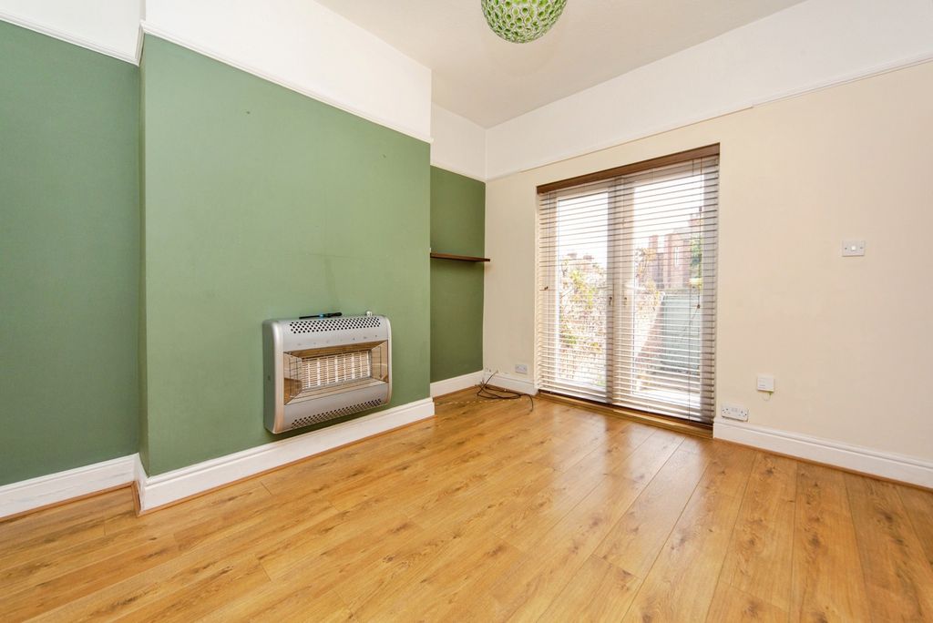 Property photo 3 of 19 Pbox-Img.Jpg