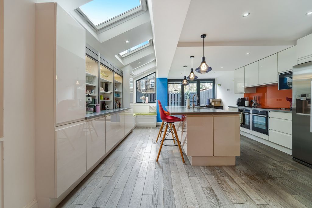 Property photo 2 of 11