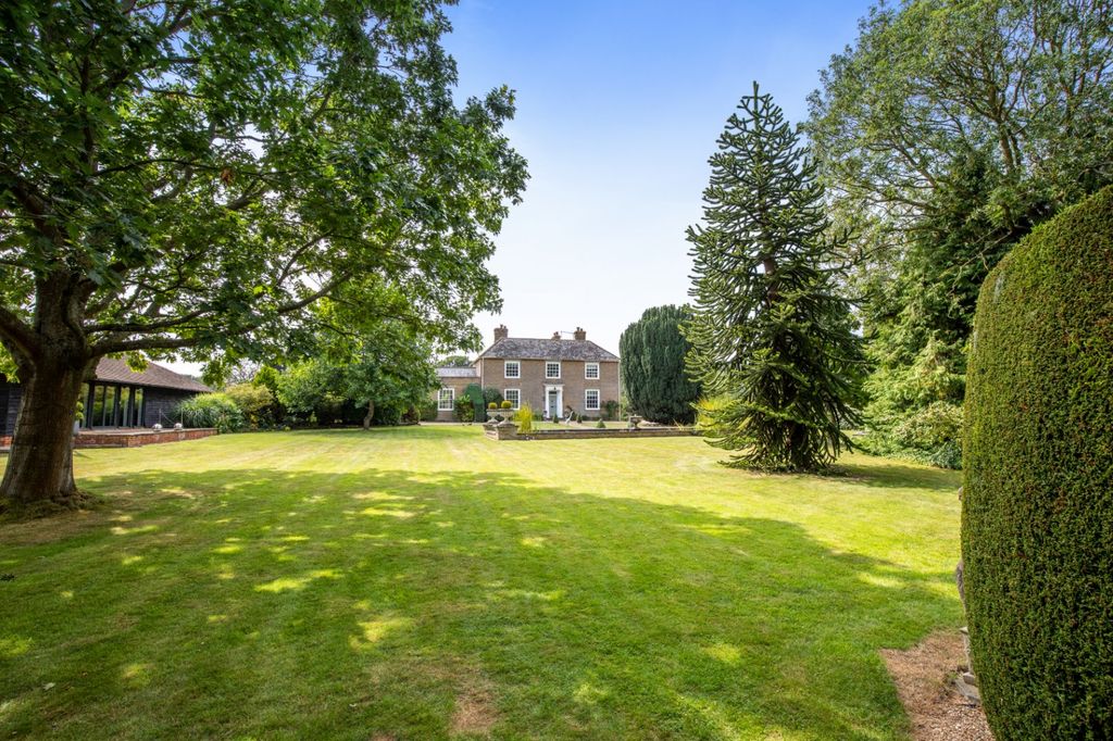 Property photo 1 of 35 Frith Farm House