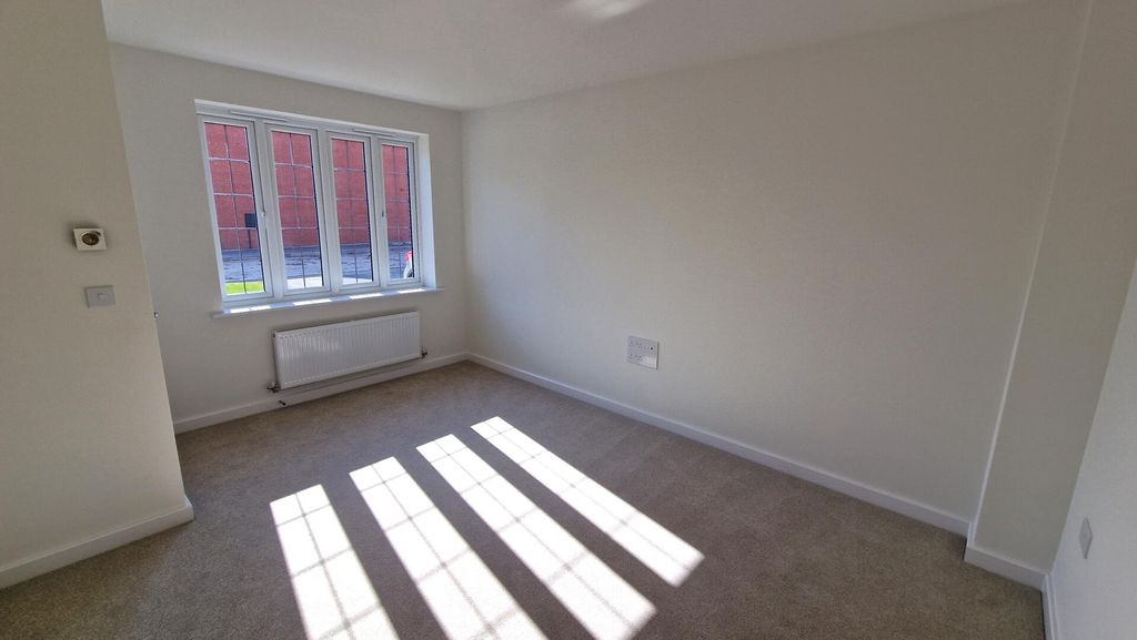 Property photo 2 of 39 Bedroom